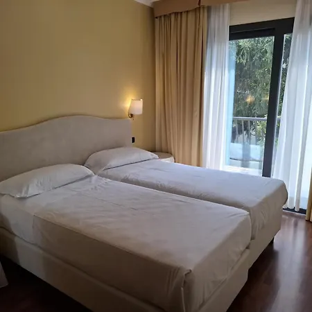 Admiral Hotel Villa Erme Desenzano del Garda Exterior photo