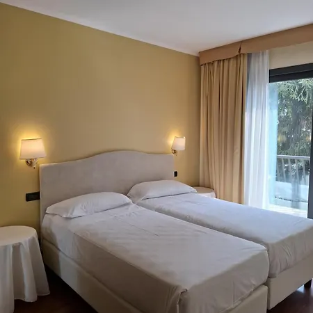 Admiral Hotel Villa Erme Desenzano del Garda Exterior photo