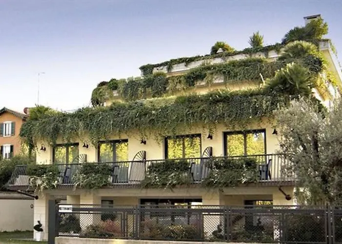 Admiral Hotel Villa Erme